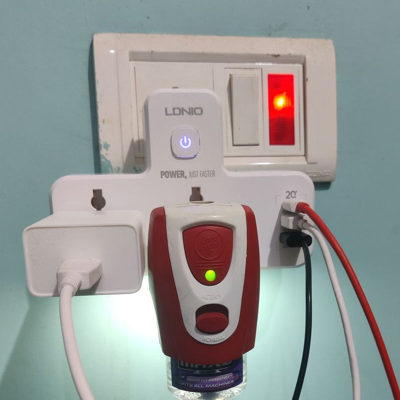 Universeel stopcontact met nachtlampje