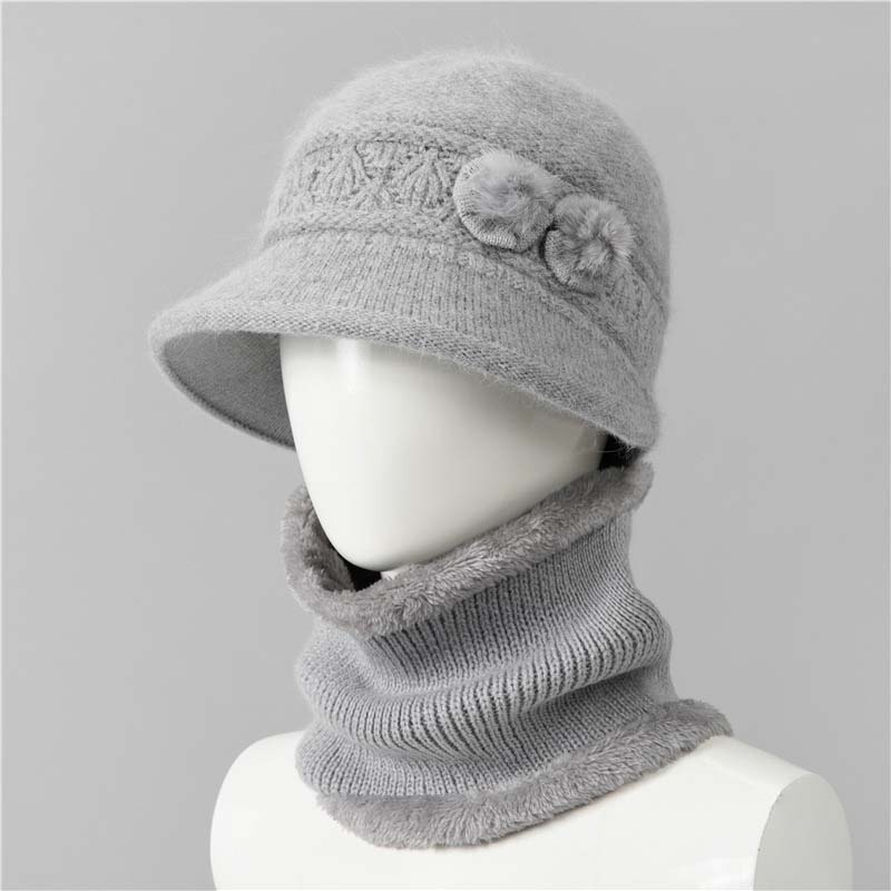 Sophia – Damespluchen wintermuts met bloemenaccenten