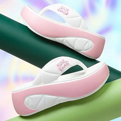 Mila – Gedurfde Gekleurde Plateau Teenslippers met Comfortabele Voering