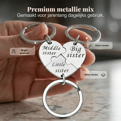 SisterBond — Gegraveerde Sleutelhanger Set Zussen | 1+1 GRATIS