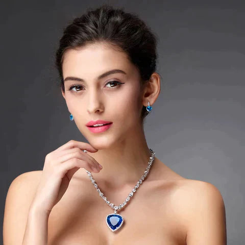 Amanda – Elegante Blauwe Hartketting | 50% KORTING