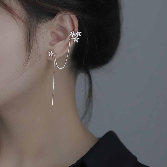 Diamanten oorknopjes met bloemrand