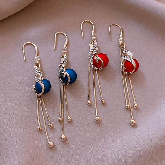 Elegante pauwenoorbellen (2 kleuren)