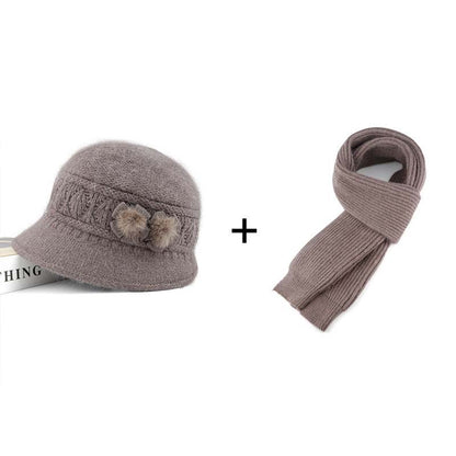 Sophia – Damespluchen wintermuts met bloemenaccenten