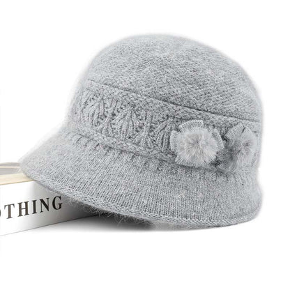 Sophia – Damespluchen wintermuts met bloemenaccenten