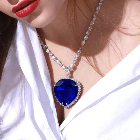 Amanda – Elegante Blauwe Hartketting | 50% KORTING