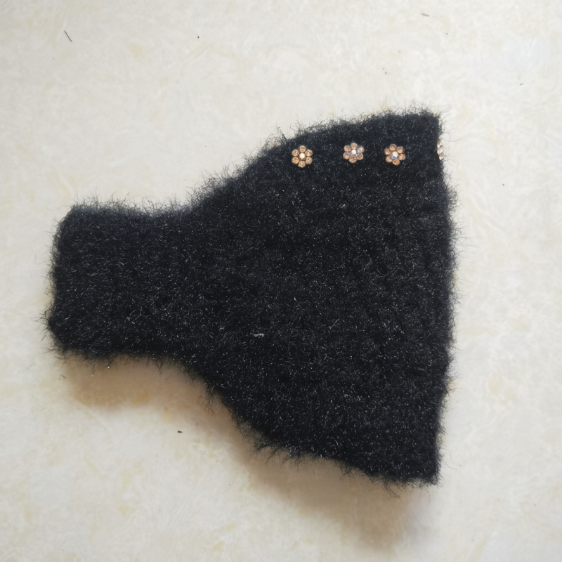 Grace – Gezellig gebreide hoofdband met bloemmotief en open bovenkant ontwerp