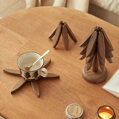 WoodJoy – Geïsoleerde onderzetters van massief hout in kerstboomdesign