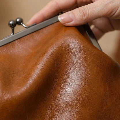 Alicia – PU Leren Handtas met Kiss Lock Sluiting in Vintage Stijl