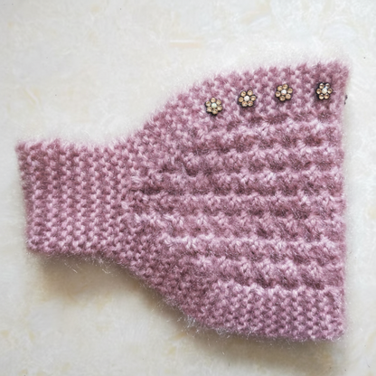 Grace – Gezellig gebreide hoofdband met bloemmotief en open bovenkant ontwerp