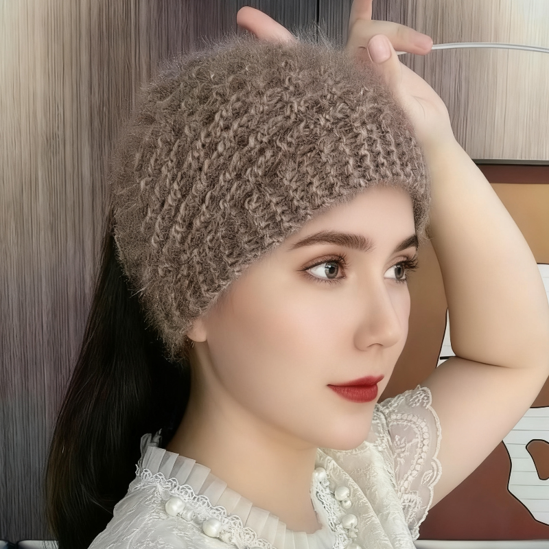 Grace – Gezellig gebreide hoofdband met bloemmotief en open bovenkant ontwerp