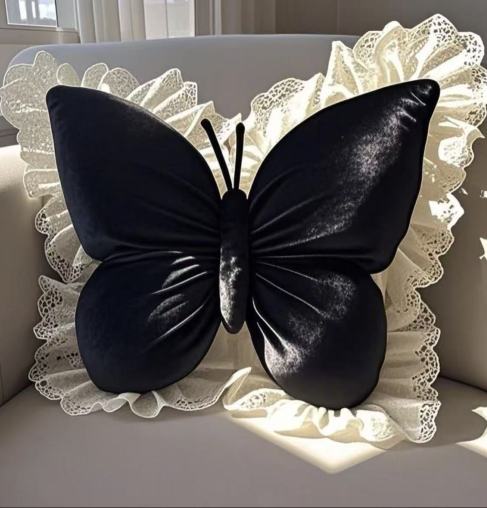 LuminaNest Vlinderkussen — Zachtheid die Verandert