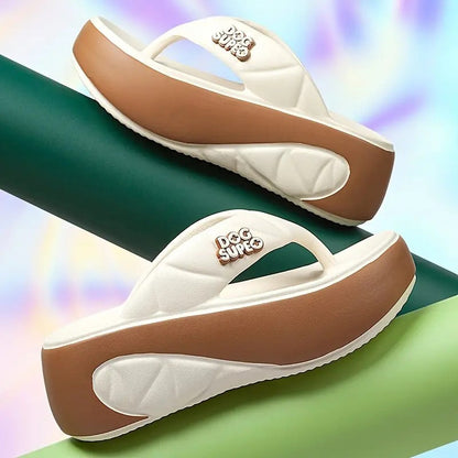 Mila – Gedurfde Gekleurde Plateau Teenslippers met Comfortabele Voering