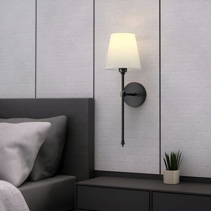 Metalen wandlamp met stoffen kap