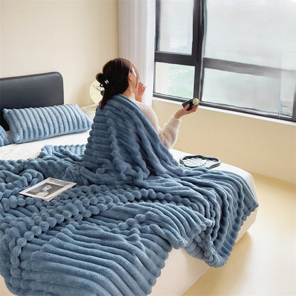 CosyLuxe – Knuffeldeken van dik konijnenpluche & melkfluweel (incl. 2 kussenslopen)