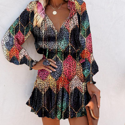 Lena – Dames mini-jurk met V-hals, volantzoom en tailleaccentuering