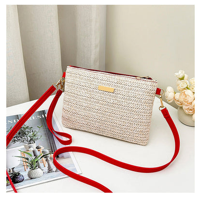 Ava – Gevlochten Schouderclutch met Metalen Glans