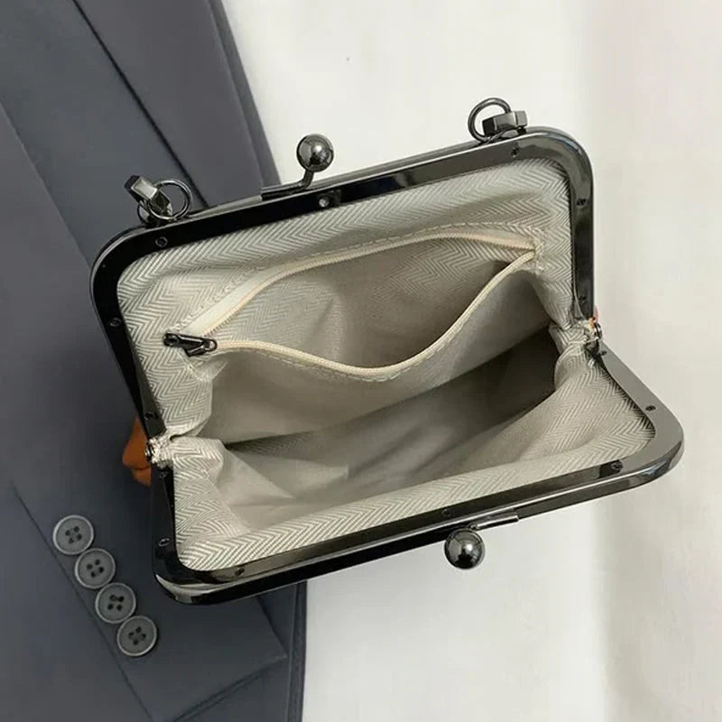 Alicia – PU Leren Handtas met Kiss Lock Sluiting in Vintage Stijl