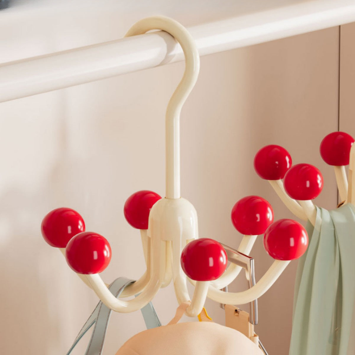 ClosetMaster – 360° draaibare hoodie- en tasorganizer | 1+2 GRATIS