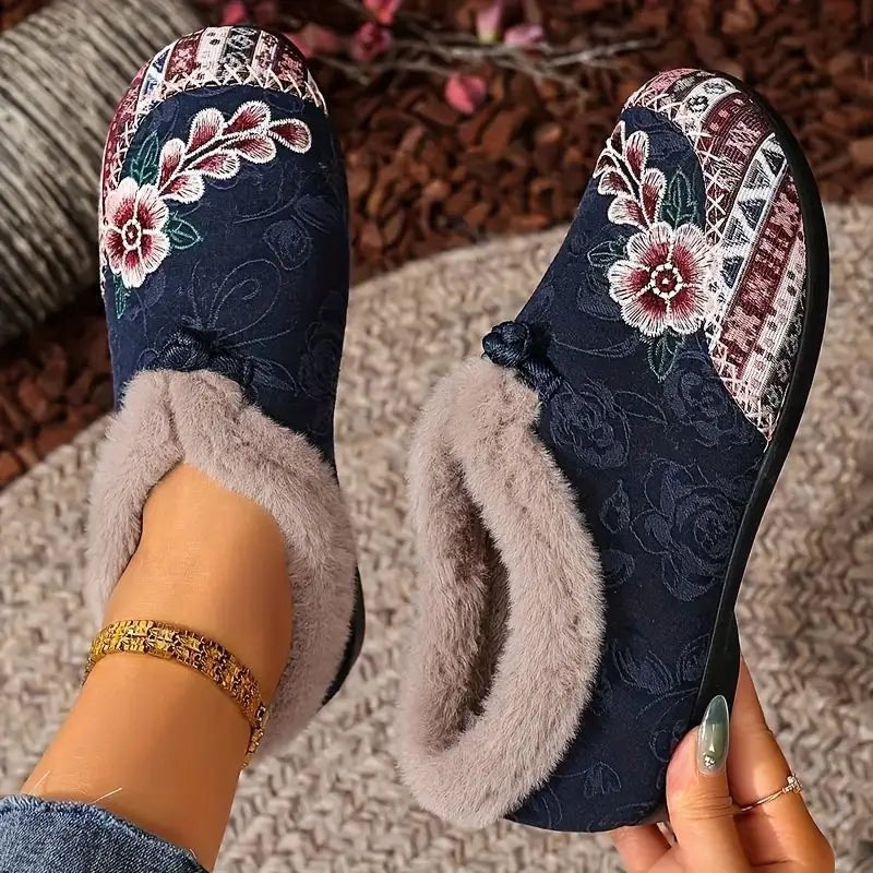 Sophie — Verwarmde Schoenen met 3D Borduurwerk en Antislipzool