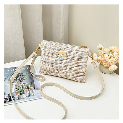 Ava – Gevlochten Schouderclutch met Metalen Glans