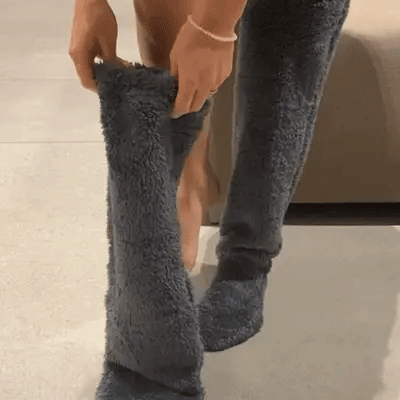 Mary — Warme Kniehoge Ganzendons Sokken met Verborgen Geschenkvak