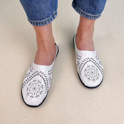 Casual pantoffels met gaten in alle kleuren