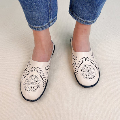 Casual pantoffels met gaten in alle kleuren