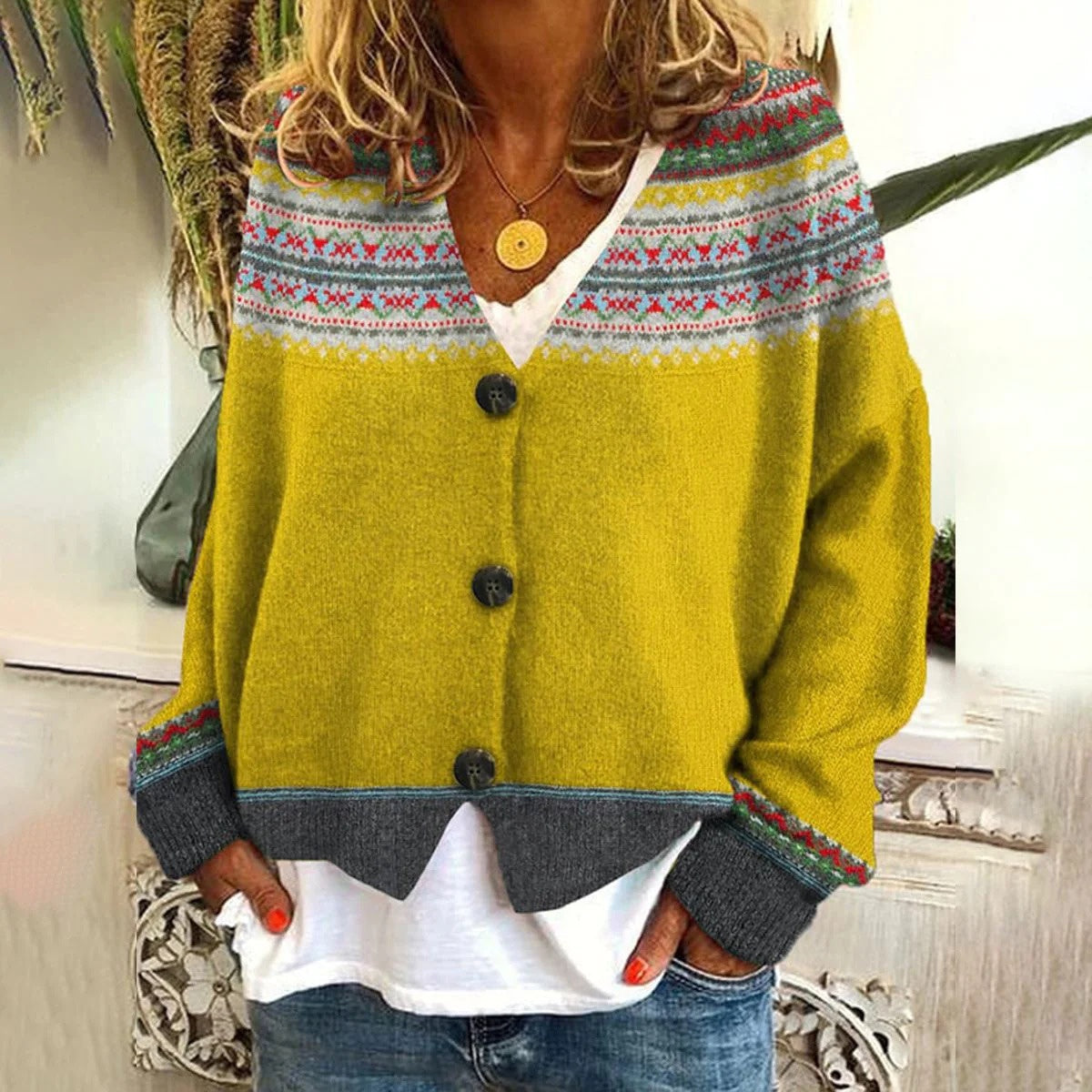 Knittella – Gebreid damesvest met print en knoopsluiting