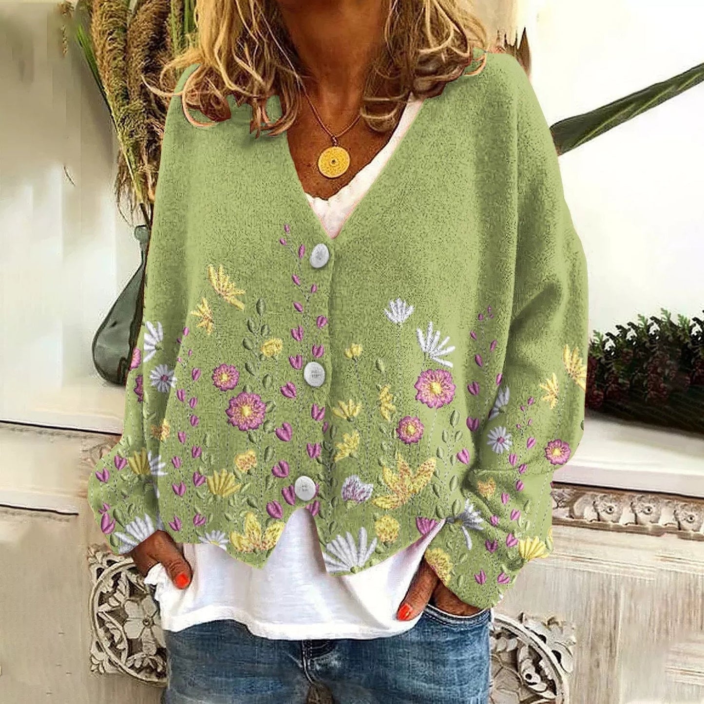 Knittella – Gebreid damesvest met print en knoopsluiting