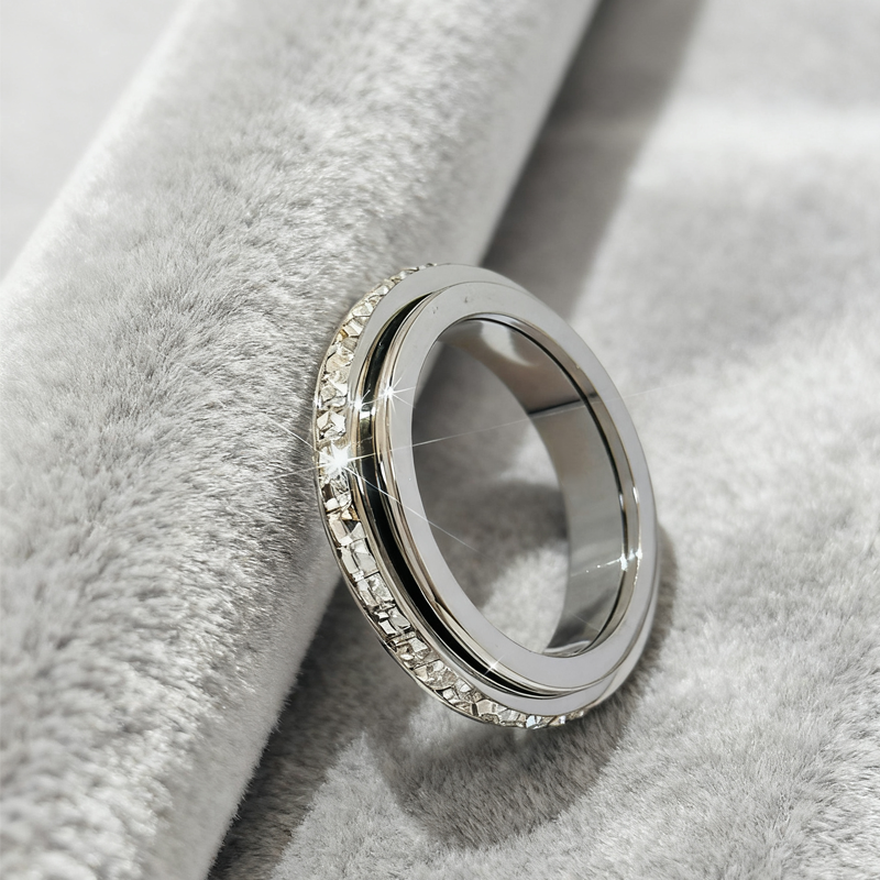 Ruth – Spinnerring van titaniumstaal | 1+1 GRATIS