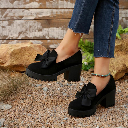 Carolyn – Dames loafers met strik en blokhak